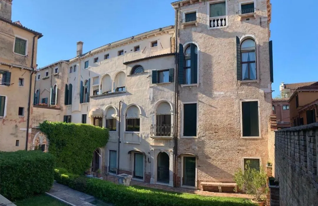 Palazzo Contarini Della Porta Di Ferro-1